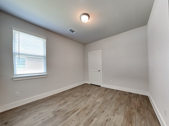 Building Photo - 1505 Marvin Gardens