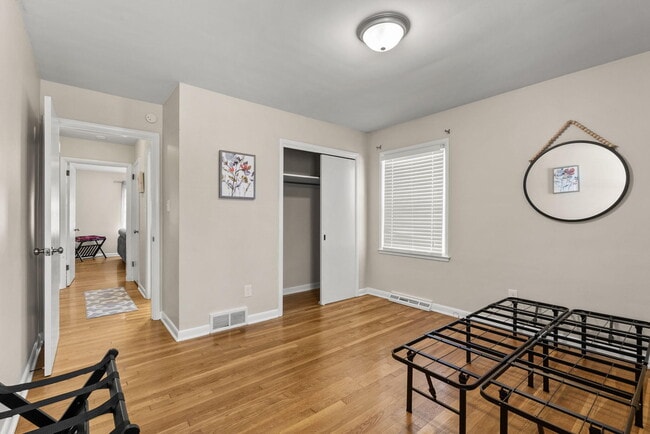 Building Photo - 129 Greenbriar Rd