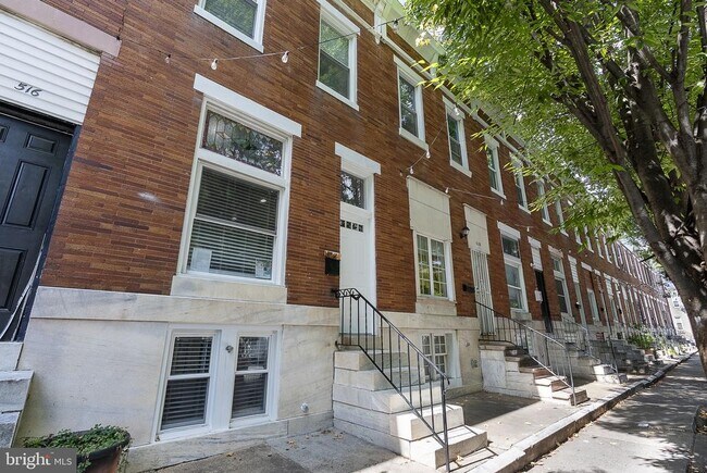 Building Photo - 518 N Lakewood Ave