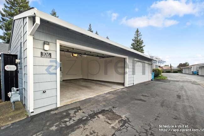 Building Photo - 106 Village Ct