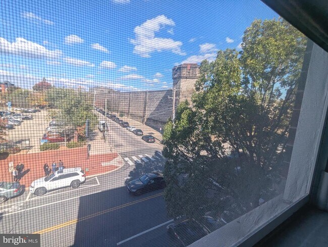 Building Photo - 2206 Fairmount Ave