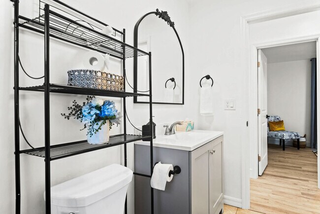 Building Photo - 1311 Cypress Ave