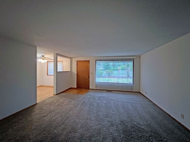Building Photo - Adorable Three Bedrooom in Edgewood