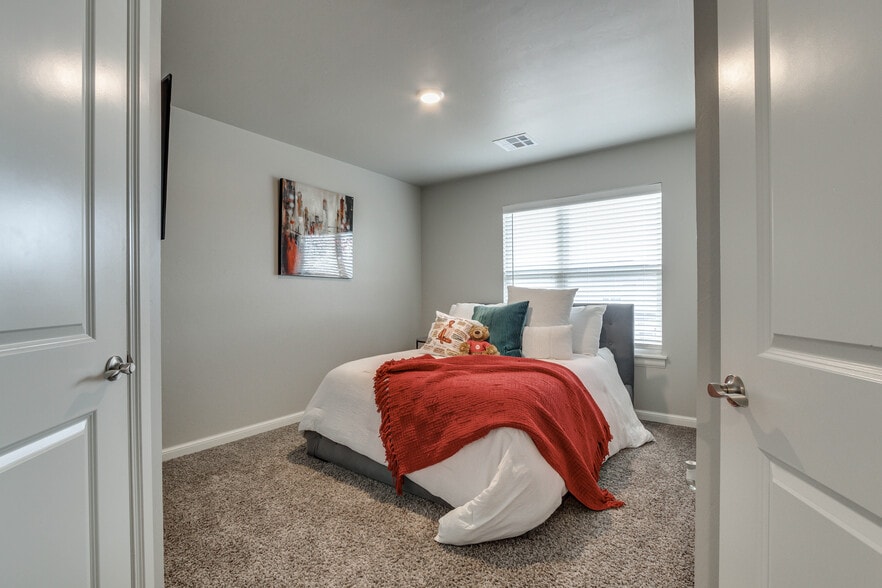 Building Photo - 2641 Cedar Tree Rd