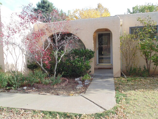 Building Photo - 9716 Chapala Dr NE