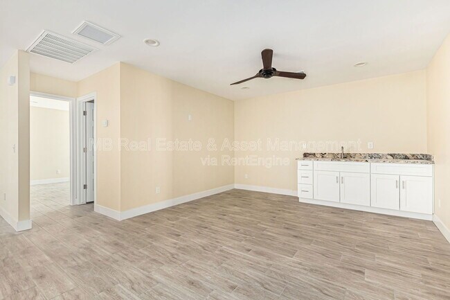 Building Photo - 413 E Southern Ave