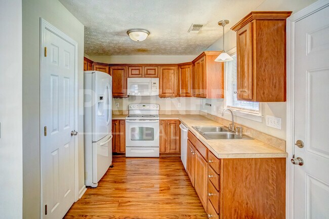 Building Photo - 1336 Cameron Ct