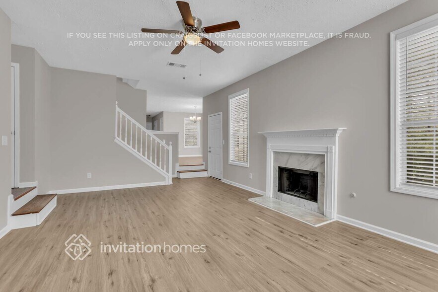 Building Photo - 729 Coach Way