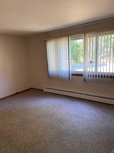 Building Photo - 27 Forrestal Ln