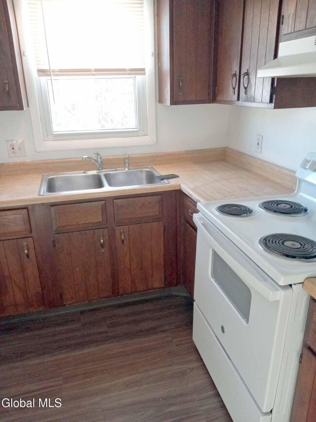 Building Photo - 470 Summer St