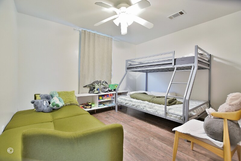 Building Photo - 4660 Woodmere Ln