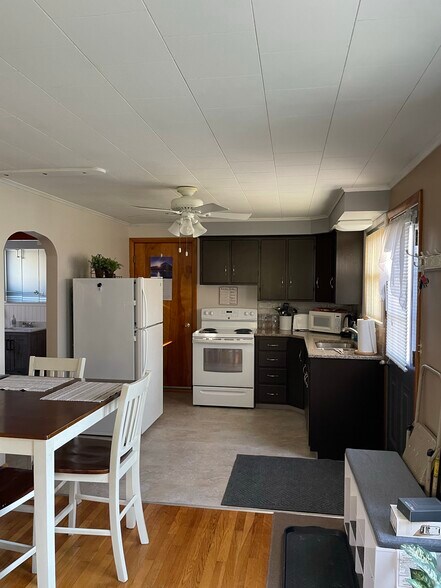 Building Photo - 265 Norway St