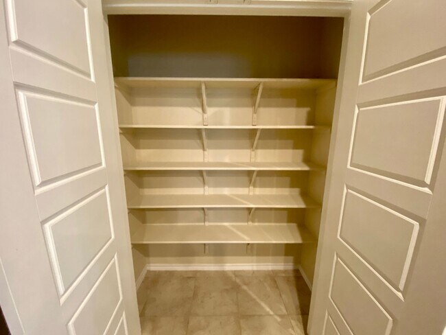 Building Photo - *Move-In Special* Spacious 4 Bedroom/Loft Area ~ Convenient to JBSA Randolph AFB or JBSA Lackland...