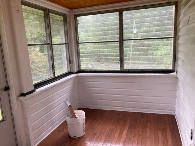 Building Photo - Charming 2 Bedroom/1.5 Bathroom Home in Cockeysville, MD!