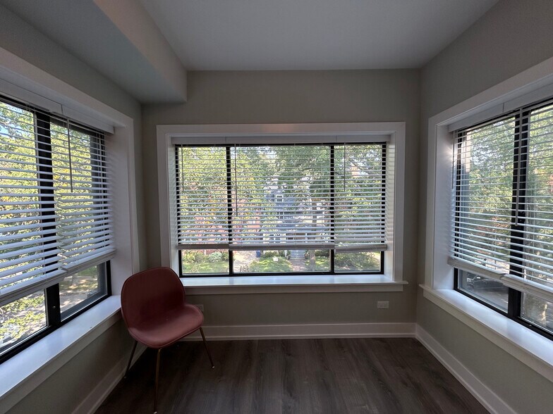 Building Photo - 1000 Crain St