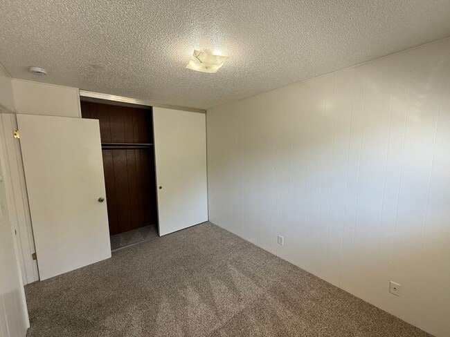 Building Photo - 550 SW Levens St