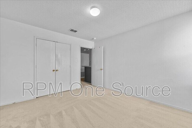 Building Photo - 5401 Pandale Valley Dr
