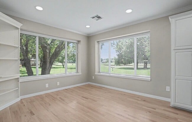 Building Photo - 412 N Forest Ridge Blvd