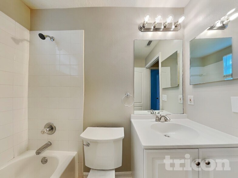 Building Photo - 24349 Rolling View Ct