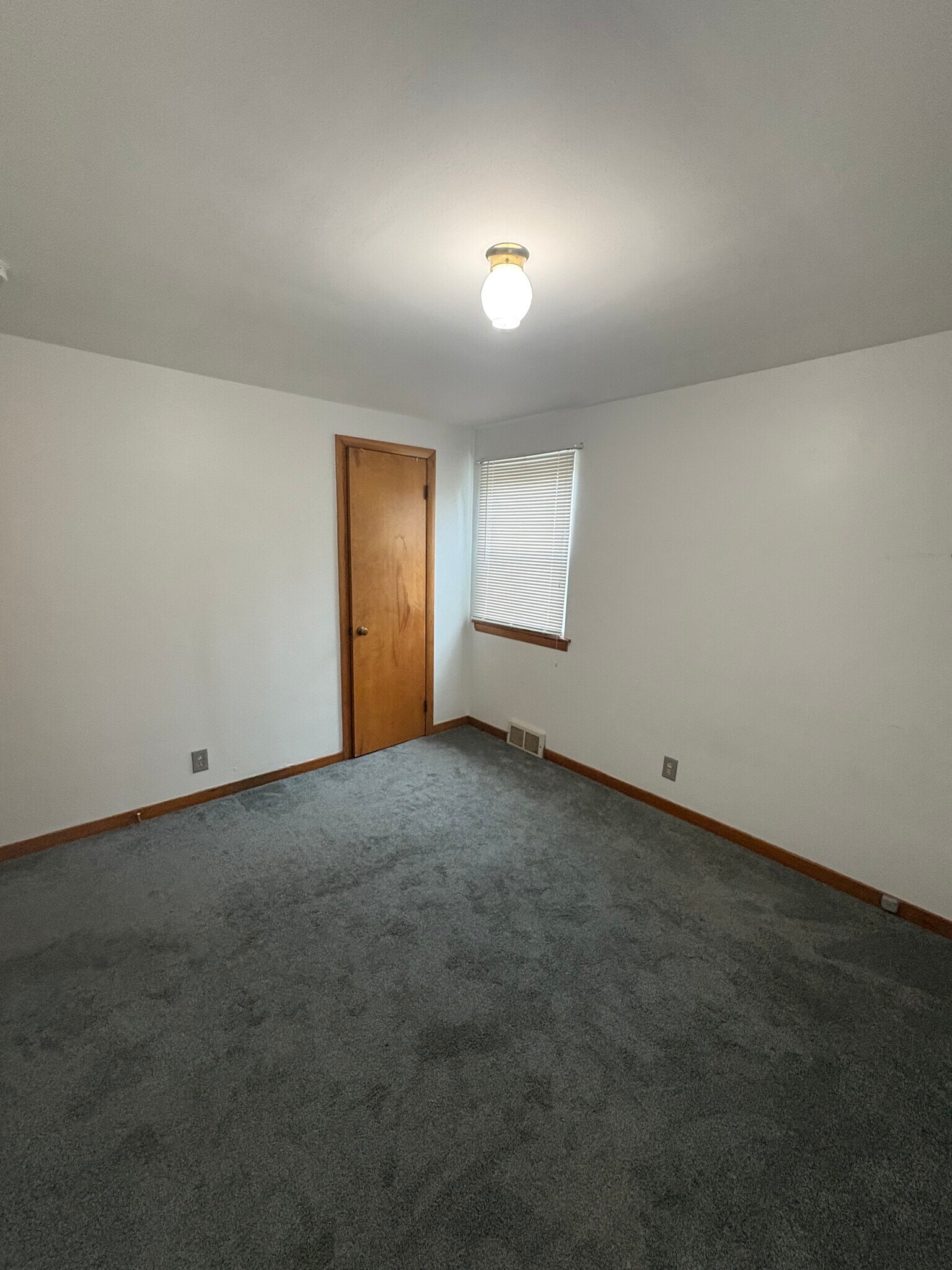 Building Photo - 49 S Youngs Rd