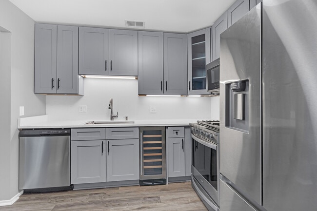 Building Photo - 730 Hamilton Ct