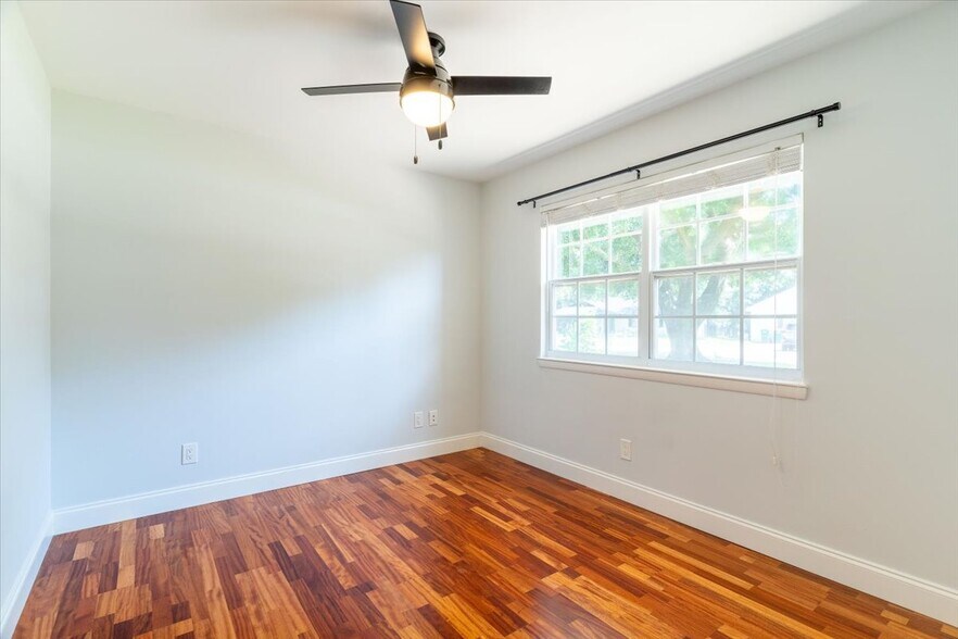 Downstair Bedroom 2 - 817 N Lakeside Dr