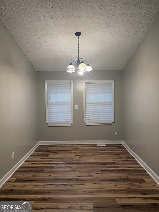 Building Photo - 6379 Skyline Dr