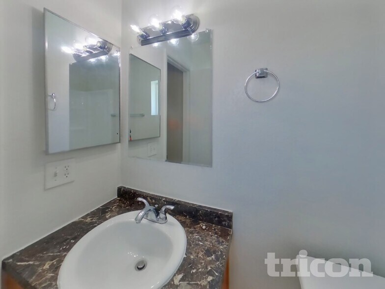 Building Photo - 8102 W Heatherbrae Dr