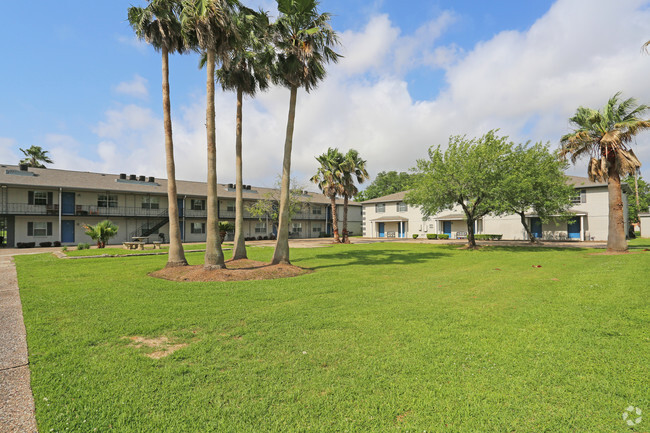 Building Photo - Villas At The Palms