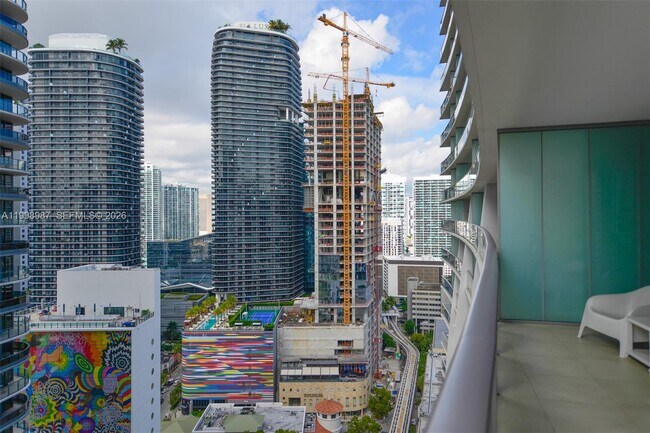 Building Photo - 1010 Brickell Ave