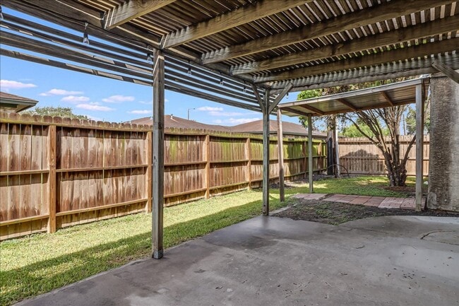 Building Photo - 11205 Willowood Creek Dr