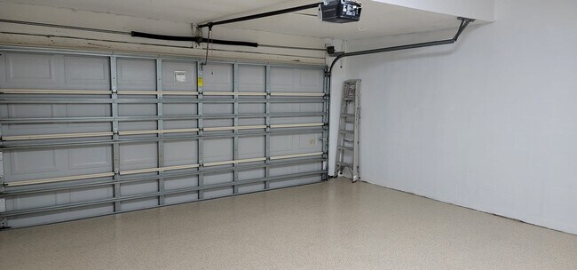 Building Photo - 1324 Franford Dr