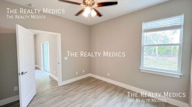 Building Photo - 256 Gladiola Ct