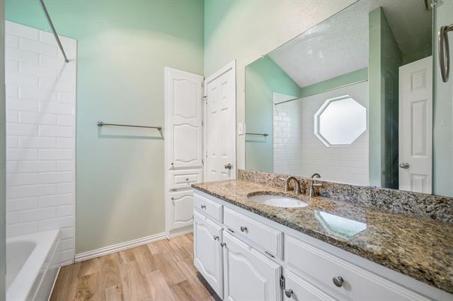 Building Photo - 4203 Meadow Ridge Dr