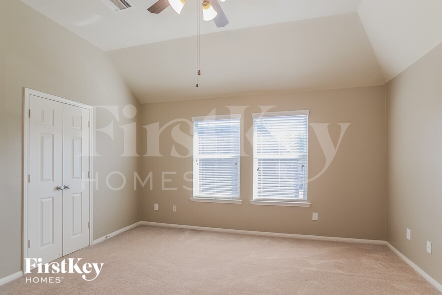 Building Photo - 16318 River Wood Ct