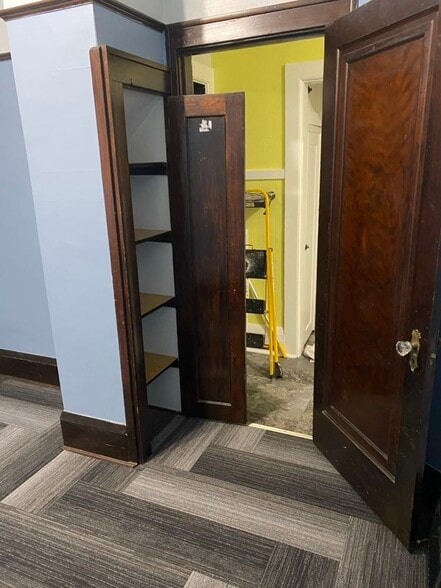 Built-In Storage - 215 Maple St