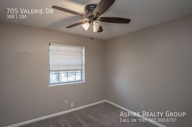 Building Photo - 705 Valerie Dr