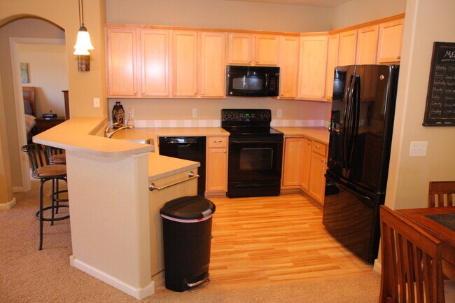 Building Photo - 2421 Owens Ave