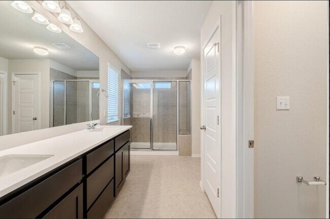 Building Photo - 3651 Sandy Brook Dr