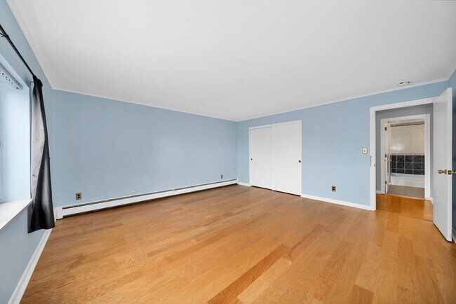 Building Photo - 27 Alpine St