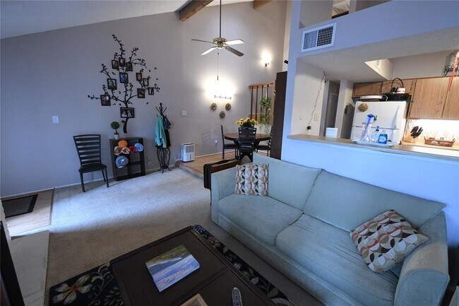 Bright Sunny Living Area - 13443 Garden Grv