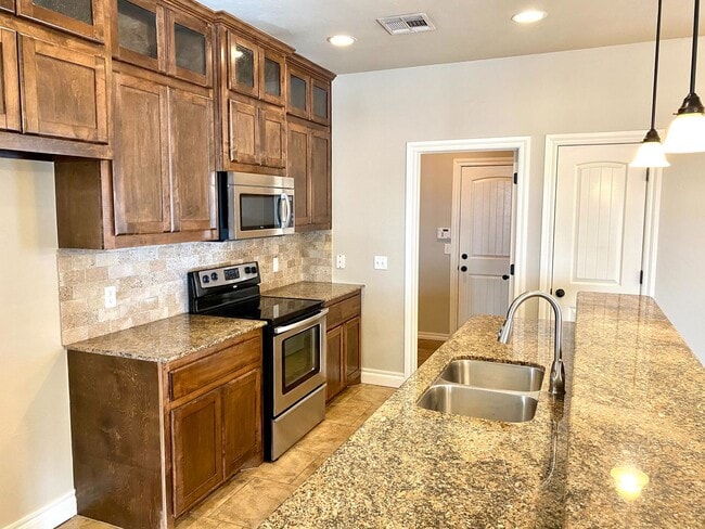 Building Photo - 3 Bed, 3 Bath With Bonus Room in Deer Creek Schools