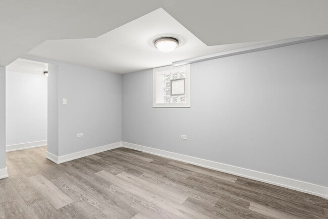 Building Photo - 5542 W 64th St