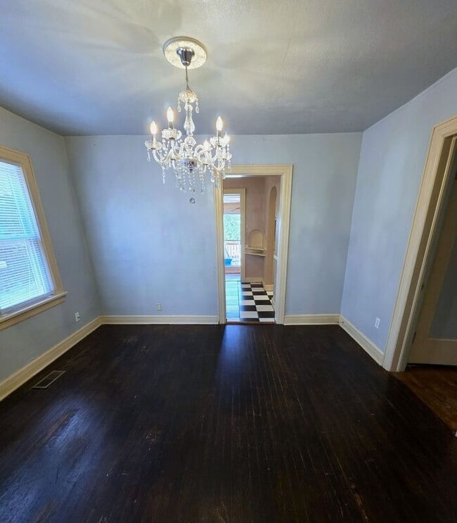 Building Photo - 3 Bed, 1 Bath Home in NW OKC Close to Plaza District