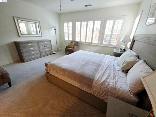 Building Photo - 2488 Remy Cantos Dr