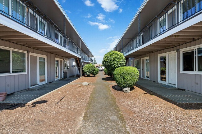 Building Photo - 1Br/1Ba Available