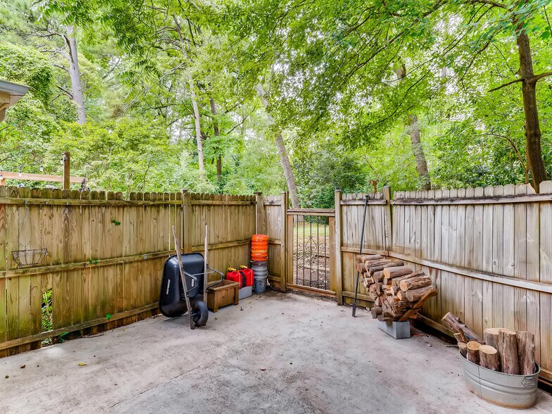 Building Photo - 3066 Valley Cir