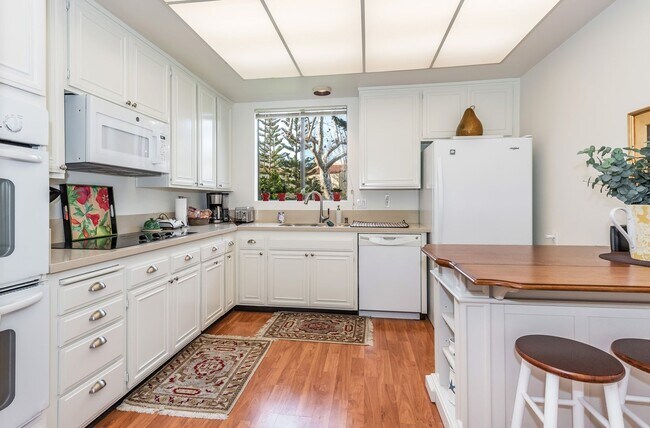 Building Photo - Unfurnished Spacious Montecito Shores 1700...