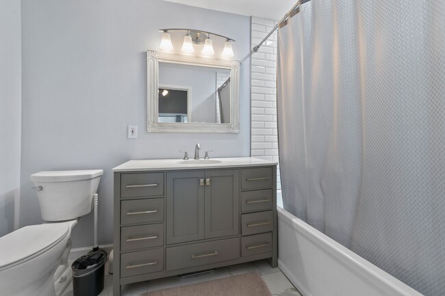 Building Photo - Lakewood rental!
