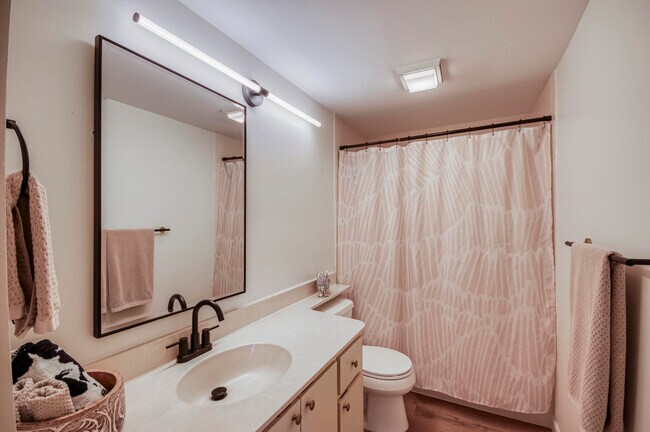 Building Photo - 2414 24th Ct